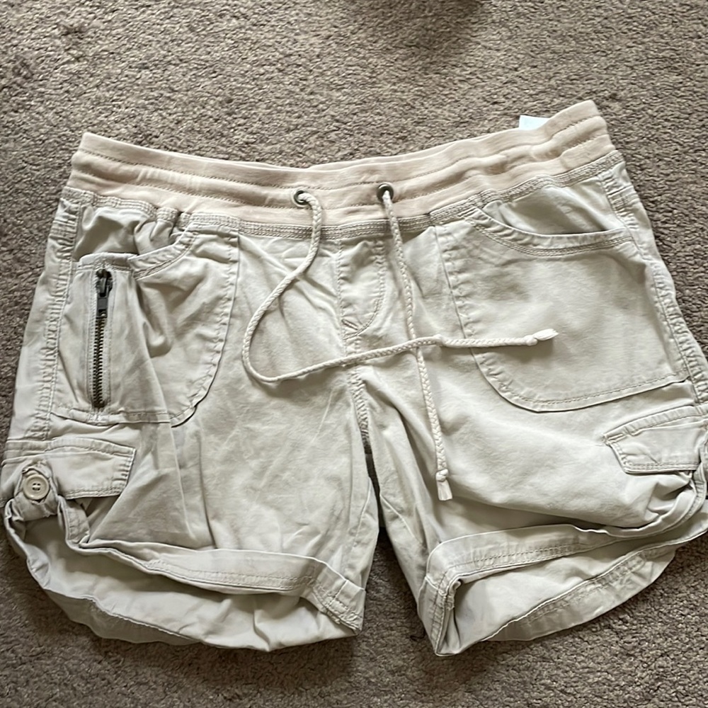 Unionbay khaki colored, relaxed shorts, size large.